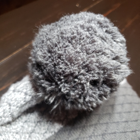 Under Armour Womens Winter Hat Gray Winter Beanie Womens Under Armour Skull Cap! - Picture 4 of 8